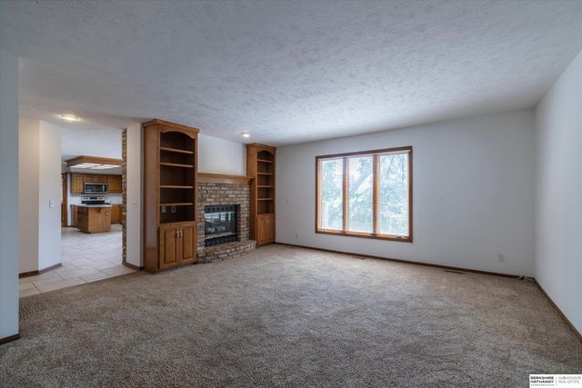 17327 P Street, Omaha, NE 68135