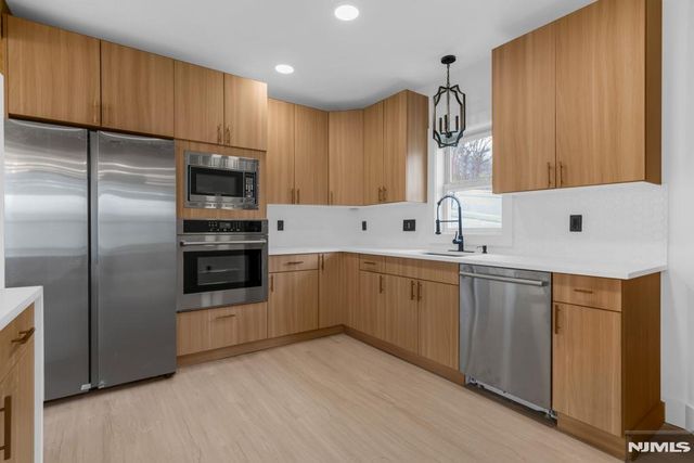 27 Valley Way, West Orange, NJ 07052