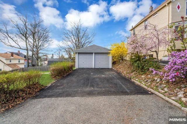 27 Valley Way, West Orange, NJ 07052