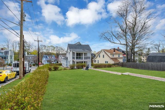 27 Valley Way, West Orange, NJ 07052