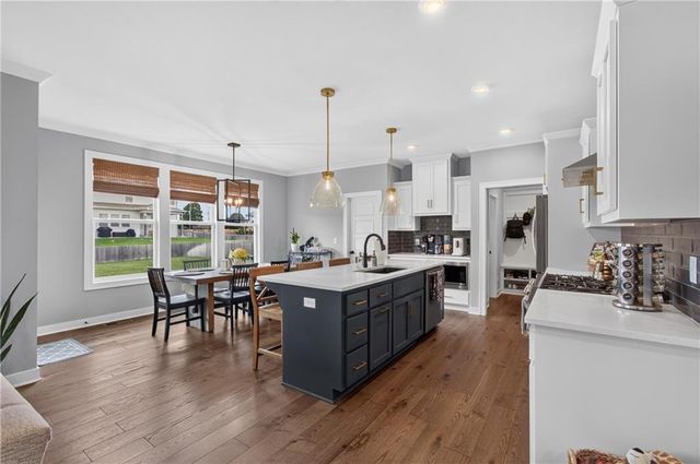4404 SW Grindstone Circle, Lee's Summit, MO 64082