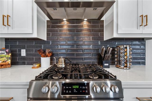 4404 SW Grindstone Circle, Lee's Summit, MO 64082
