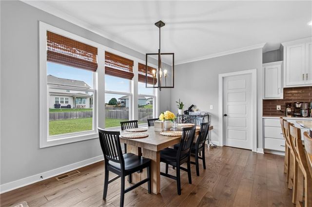 4404 SW Grindstone Circle, Lee's Summit, MO 64082