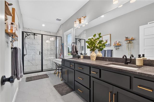 4404 SW Grindstone Circle, Lee's Summit, MO 64082