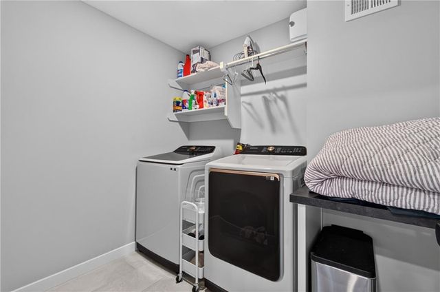 4404 SW Grindstone Circle, Lee's Summit, MO 64082