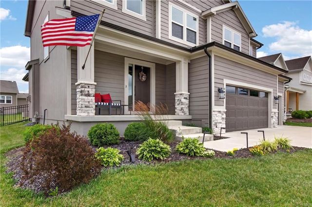 4404 SW Grindstone Circle, Lee's Summit, MO 64082