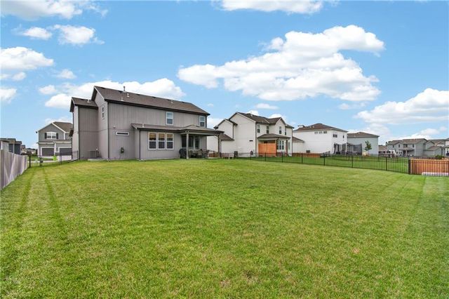 4404 SW Grindstone Circle, Lee's Summit, MO 64082
