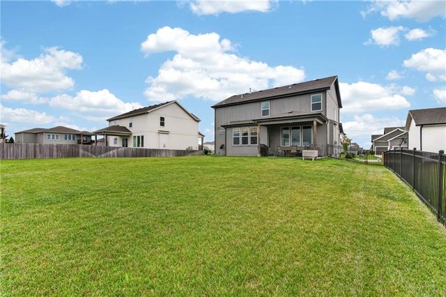 4404 SW Grindstone Circle, Lee's Summit, MO 64082