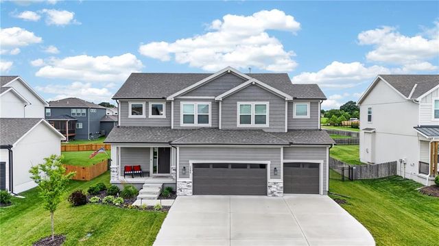4404 SW Grindstone Circle, Lee's Summit, MO 64082