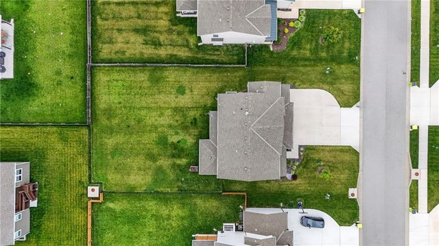 4404 SW Grindstone Circle, Lee's Summit, MO 64082