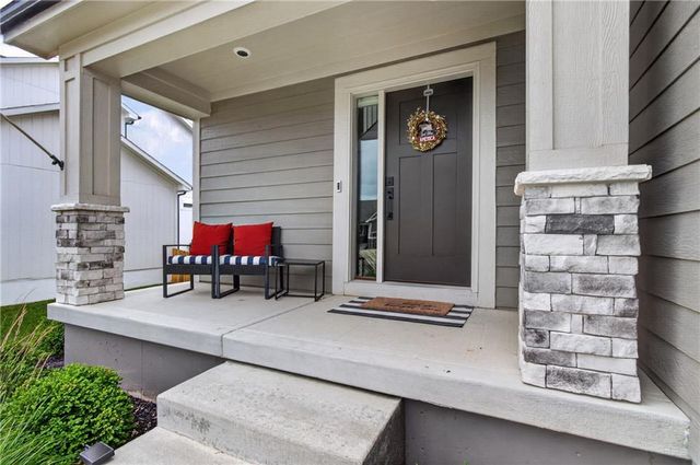 4404 SW Grindstone Circle, Lee's Summit, MO 64082