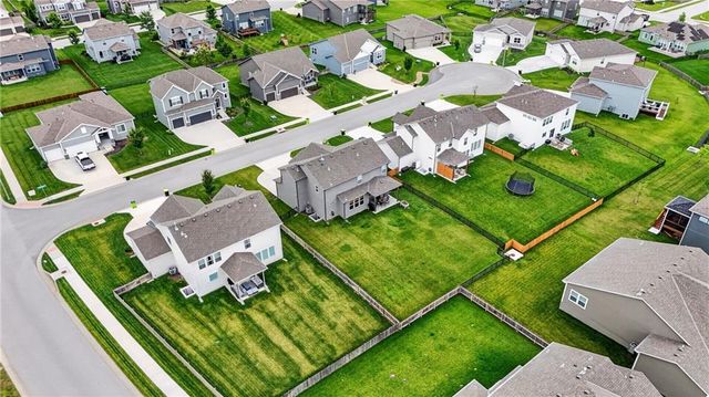 4404 SW Grindstone Circle, Lee's Summit, MO 64082