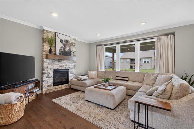 4404 SW Grindstone Circle, Lee's Summit, MO 64082