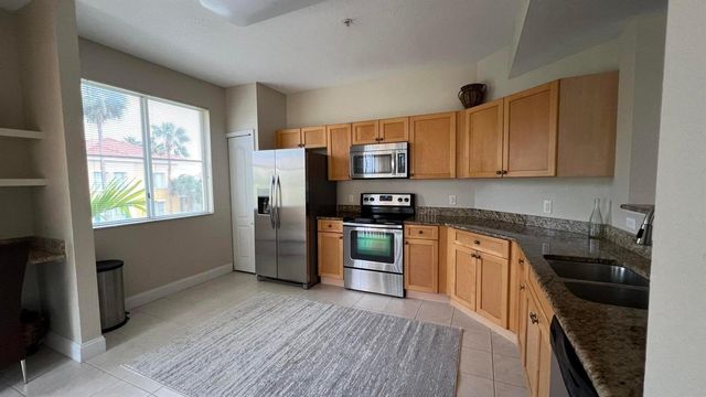 11021 Legacy Lane 302, Palm Beach Gardens, FL 33410