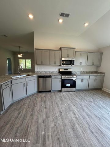 329 Cardinal Lane, Senatobia, MS 38668