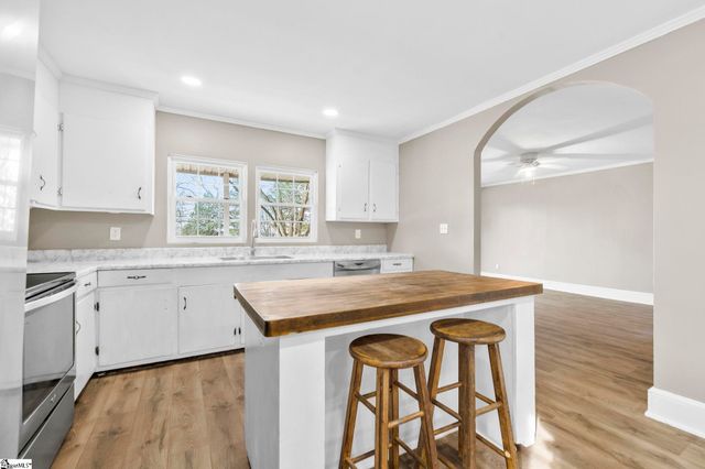 11601 Us 221, Woodruff, SC 29388