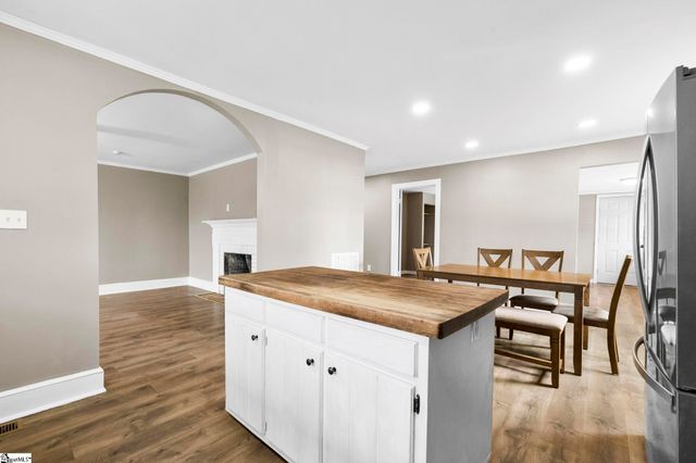 11601 Us 221, Woodruff, SC 29388