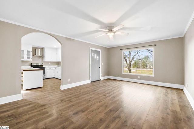 11601 Us 221, Woodruff, SC 29388