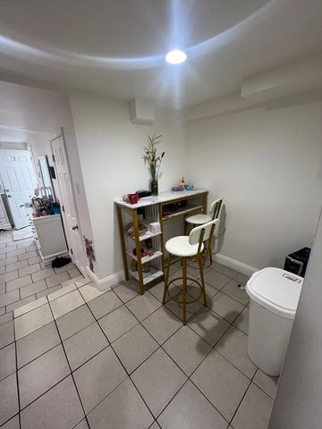 104 Beacon St 7, Chelsea, MA 02150