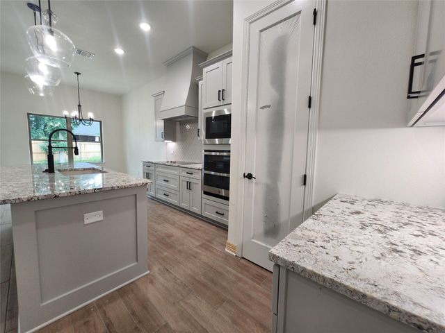 813 Golden Eagle CV, Salado, TX 76571