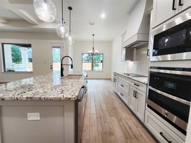 813 Golden Eagle CV, Salado, TX 76571