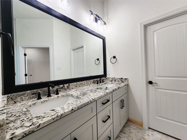 813 Golden Eagle CV, Salado, TX 76571