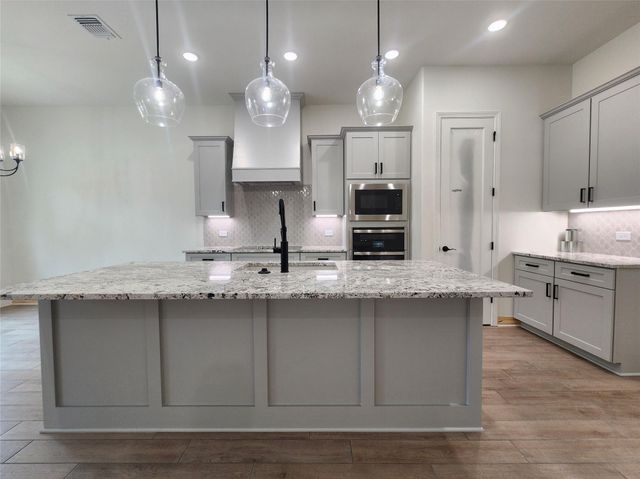 813 Golden Eagle CV, Salado, TX 76571