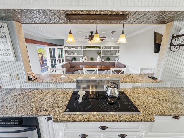 798 Fawn TRL, Canyon Lake, TX 78133