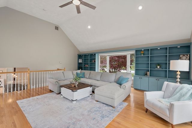 16 Kings Row, North Reading, MA 01864