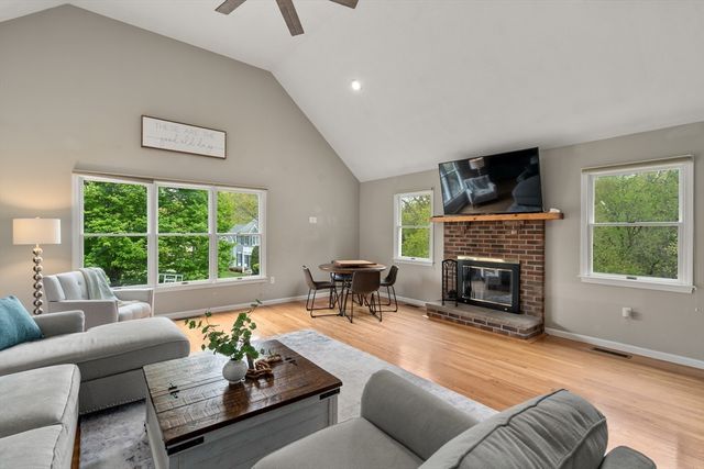 16 Kings Row, North Reading, MA 01864