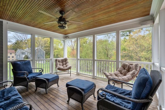 16 Kings Row, North Reading, MA 01864