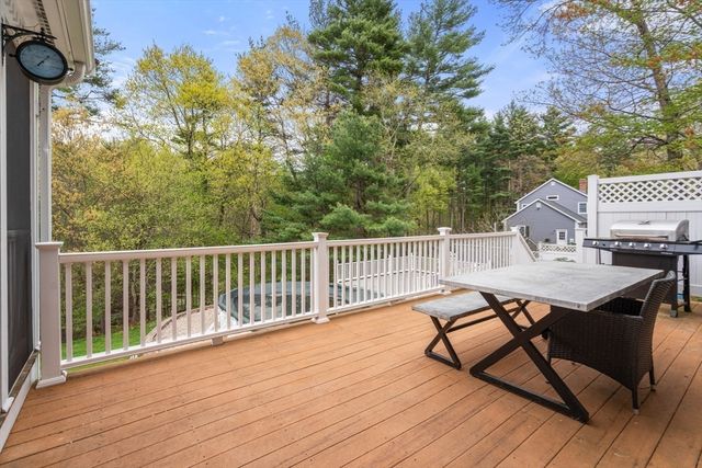 16 Kings Row, North Reading, MA 01864