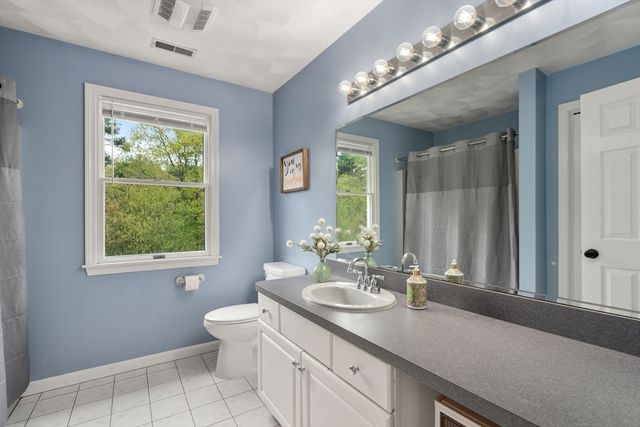 16 Kings Row, North Reading, MA 01864