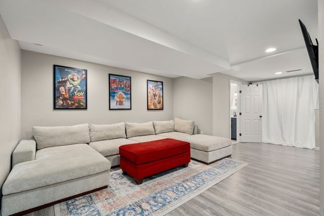 16 Kings Row, North Reading, MA 01864