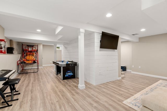16 Kings Row, North Reading, MA 01864