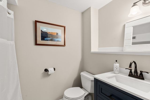 16 Kings Row, North Reading, MA 01864