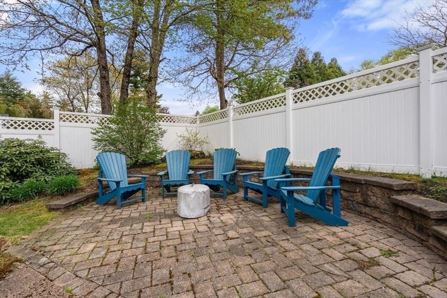 16 Kings Row, North Reading, MA 01864