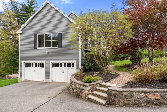 16 Kings Row, North Reading, MA 01864