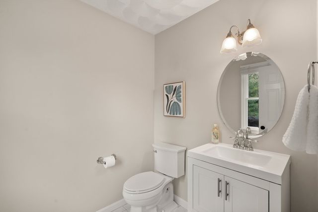 16 Kings Row, North Reading, MA 01864