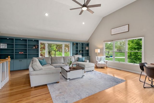 16 Kings Row, North Reading, MA 01864