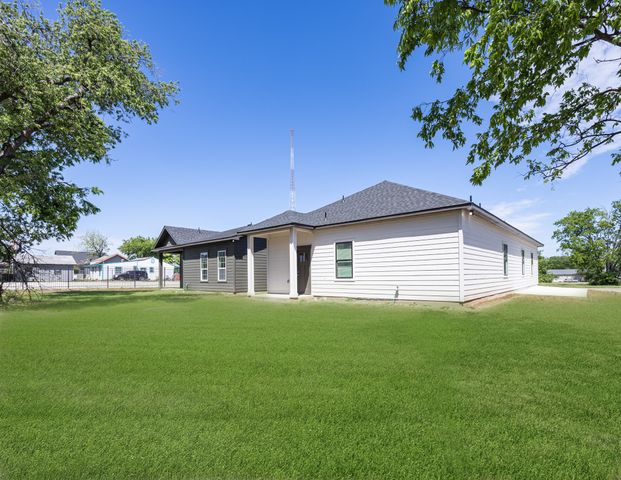 820 Glen Garden, Fort Worth, TX 76104