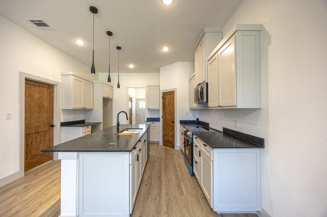 820 Glen Garden, Fort Worth, TX 76104