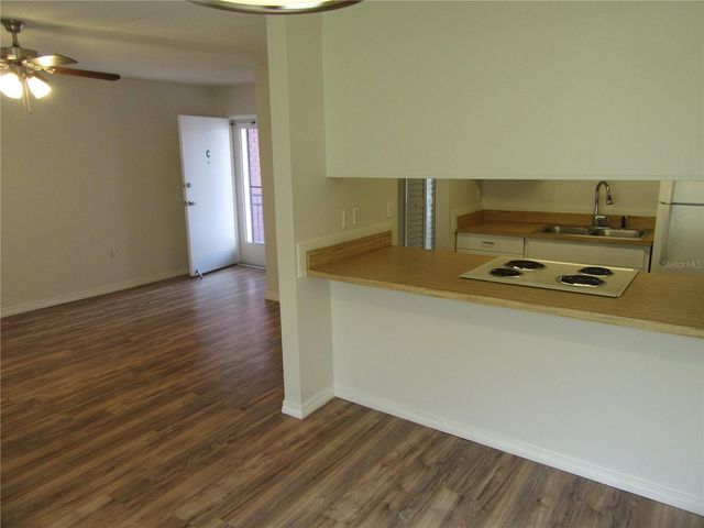 1024 82ND TERRACE N 1024C, St Petersburg, FL 33702