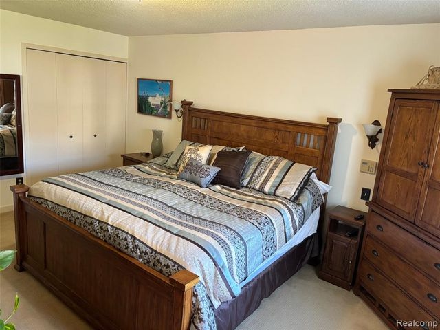 41532 Belden Circle, Novi, MI 48377