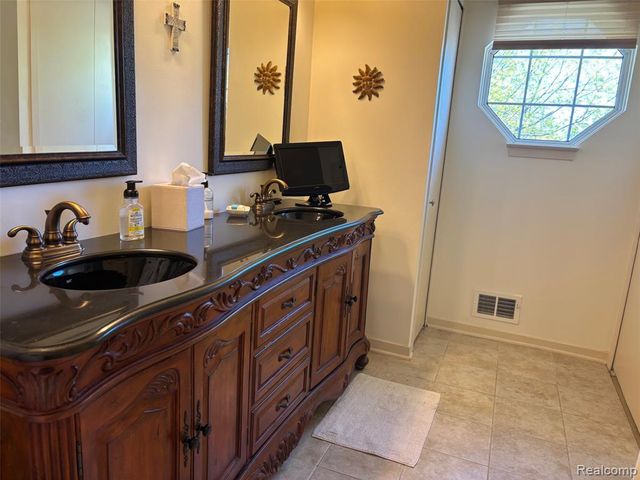 41532 Belden Circle, Novi, MI 48377