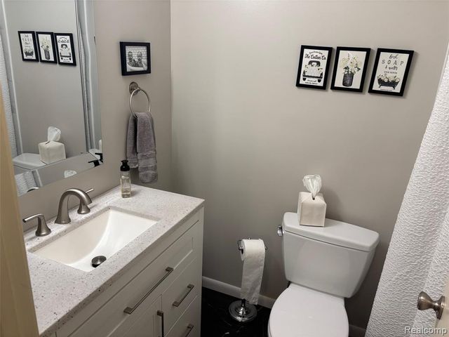 41532 Belden Circle, Novi, MI 48377
