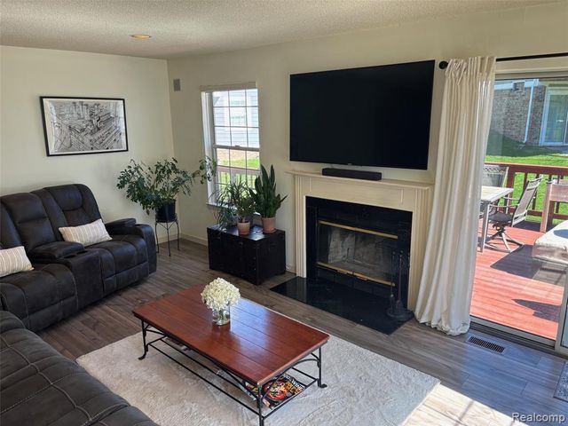 41532 Belden Circle, Novi, MI 48377