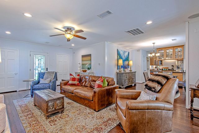 520 W 30th Street, Houston, TX 77018