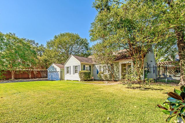 520 W 30th Street, Houston, TX 77018
