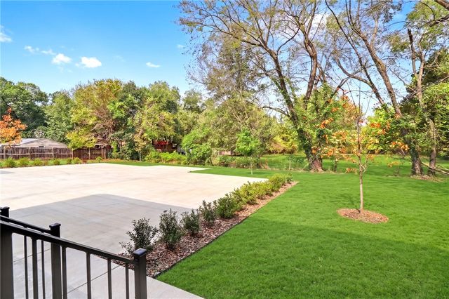 1516 W Sligo Street, Fayetteville, AR 72701